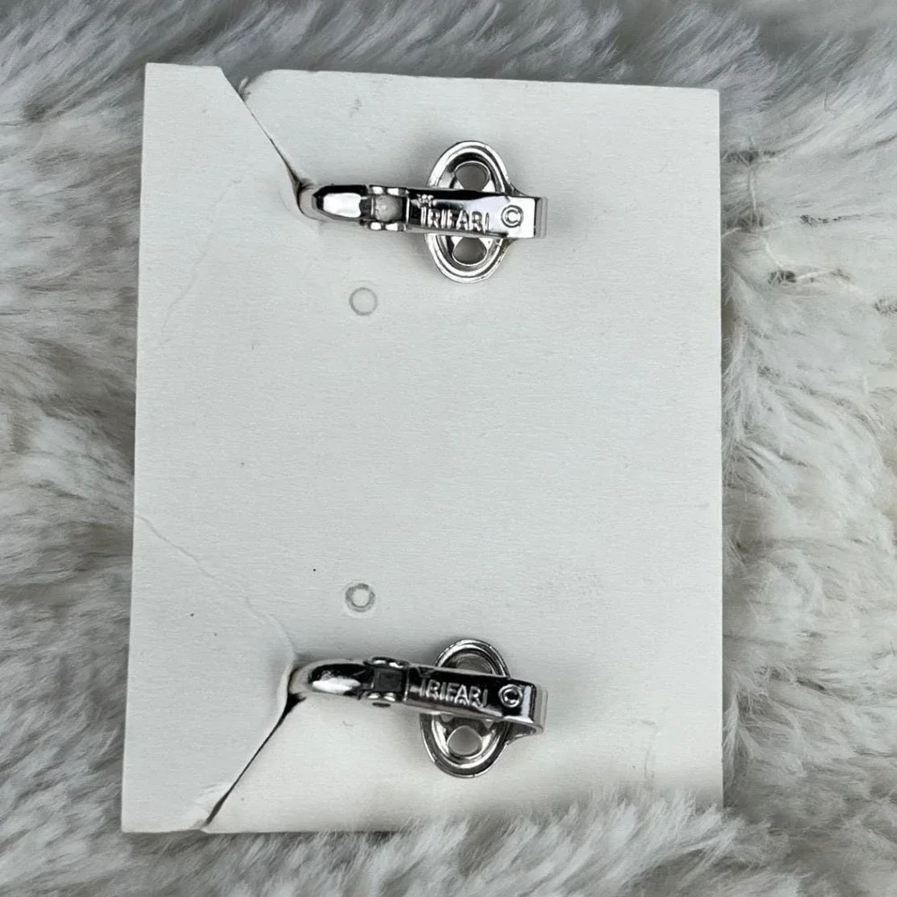 Vtg Trifari Crown Silver Tone Feather Leaf Clip On Earrings MCM Pin Up 70s NWOT